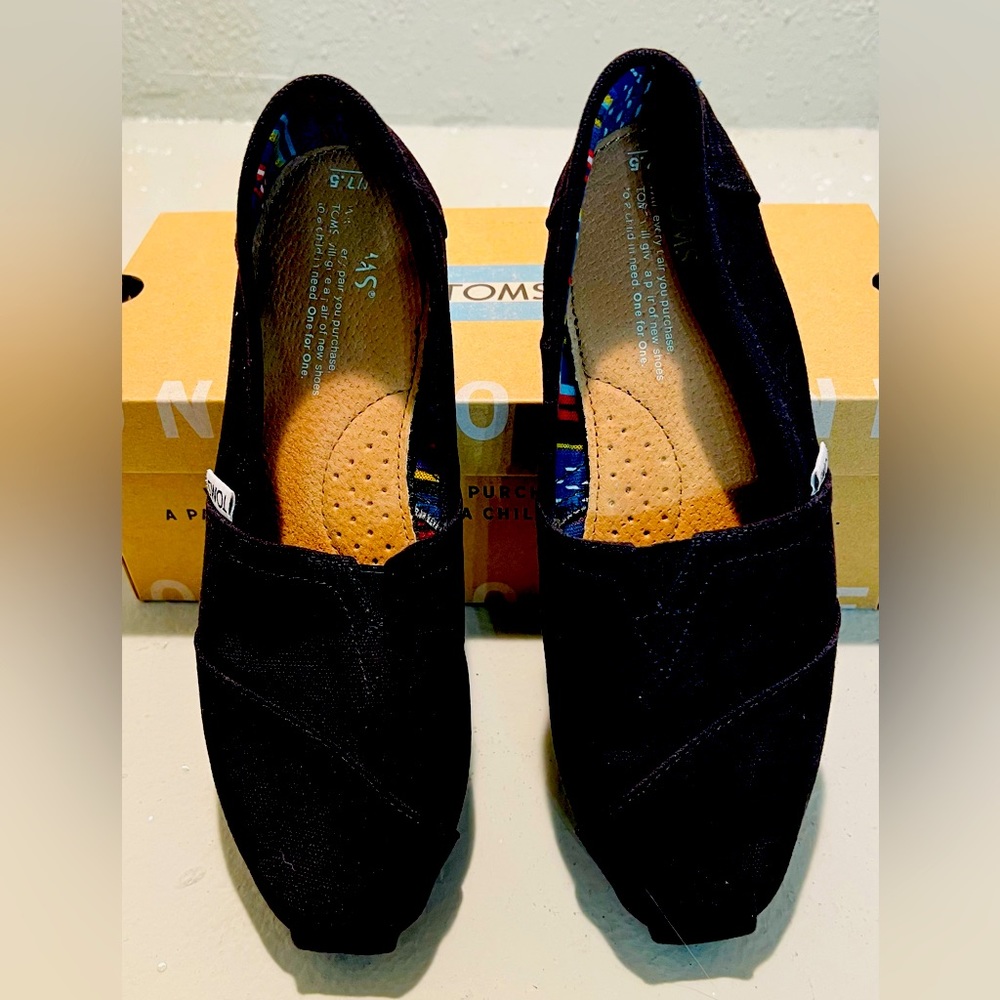Toms slip on flats